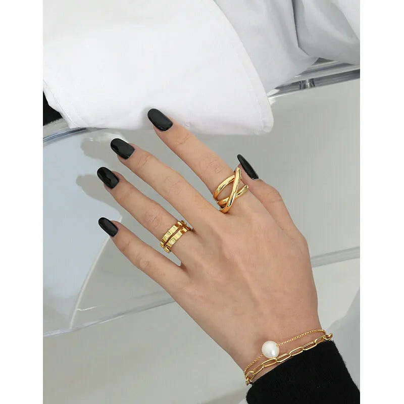 Triple Line silver crossover ring with a woven three-line design 