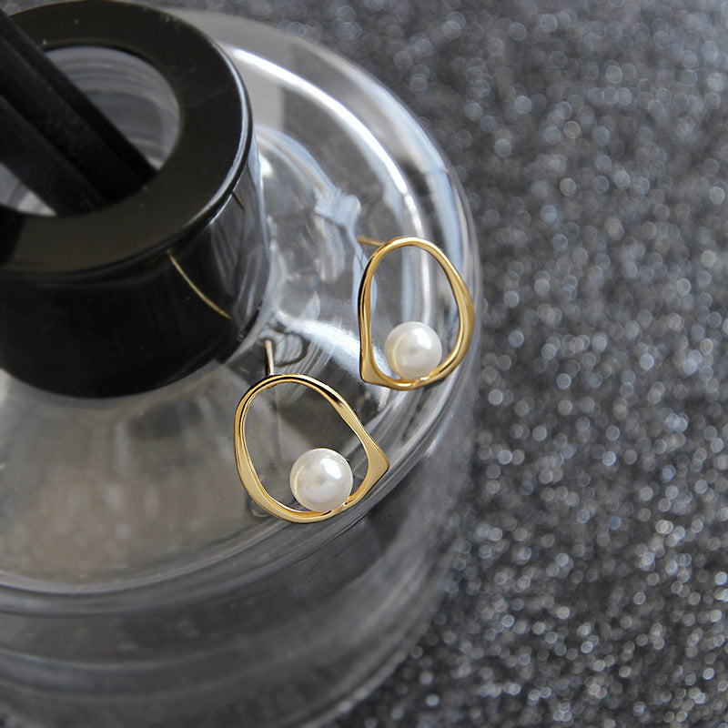 Geometric Round Shell Pearl Studs Earrings